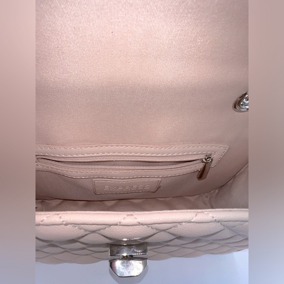 Express Quilted Chain Shoulder bag - Picture 3 of 5